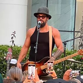 Great night last Thursday at the night Market in Santa Monica. Lots of food,drink,and fun.  Saw Jason Momoa and his band live.