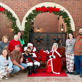 The holidays were in full swing at Mader Bagley State Farm yesterday as Mr. & Mrs. Santa Claus dropped by to celebrate with the community! ????????????
Thank you to everyone who joined us!