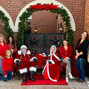 The holidays were in full swing at Mader Bagley State Farm yesterday as Mr. & Mrs. Santa Claus dropped by to celebrate with the community! ????????????
Thank you to everyone who joined us!