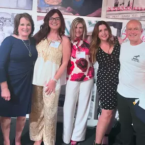 What a night for the local ladies of our company. Big thanks to @luigisbakersfield for hosting Senator Shannon Grove and her campaign for Board of Equalization tonight. Steve Hilton was the special guest and it made for such a great surprise! Thank you also to @pif.pac for assistance sponsoring our table. @shannongroveca @stevehiltonx @juliefranksstatefarmagent @bakersfieldinsurance #elizabethismyagent #bakersfield