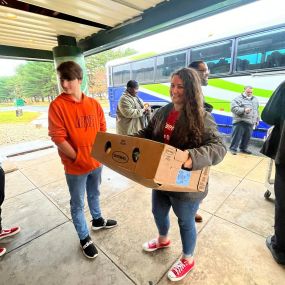 Big Ive’s Thanksgiving Turkey Drive & Give Way!! ???? 
We were so happy to be apart of the caravan unloading Turkeys ???? at the Seaford Girls and Boys Club. It was nice supporting such a great cause and very uplifting! So many families will have a wonderful Thanksgiving! ????????