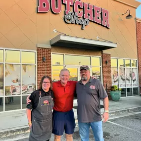 Today WE made a Difference!!! Rates will always be rates…. But when you build relationships, when the storm happens, it’s relationships that matter… not the rates. Today we teamed up and helped our friends in Hazelhurst. We fed over 350 folks thanks to our teammates with a different logo… David and Amy Dean and Kas Asbury for helping us with the meat. Great also to work with fellow agents  Alex Thigpen, Jake Stanley, Daniel Ellis and Charlie Pelt.
#likeagoodneighborstatefarmisthere
#jakeisback
#