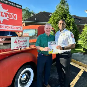 As the grandson of a Fire Chief, we are always ready to help our First Responders. Today we were honored to be able to Donate a Fire Safety Training Kit to Lt. Powell. Thanks for your dedication and service.
#likeagoodneighborstatefarmisthere
#whoisyourgoodneighbor
#wehaveroomforyou
#jakeisback