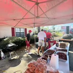 Today WE made a Difference!!! Rates will always be rates…. But when you build relationships, when the storm happens, it’s relationships that matter… not the rates. Today we teamed up and helped our friends in Hazelhurst. We fed over 350 folks thanks to our teammates with a different logo… David and Amy Dean and Kas Asbury for helping us with the meat. Great also to work with fellow agents  Alex Thigpen, Jake Stanley, Daniel Ellis and Charlie Pelt.
#likeagoodneighborstatefarmisthere
#jakeisback
#