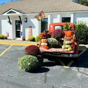 Happy Fall Y’all. Ole Red is looking forward to some visitors swinging by and snapping some photos. Please also step inside and grab a 2025 Calendar. We can’t wait to see you. Tag us in the photo… there might just be a bonus prize for the best photo. #happyfallyall
#likeagoodneigborstatefarmisthere
#jakeisback
#bestinthebusiness
#whoisyourgoodneighbor
#wehaveroomforyou