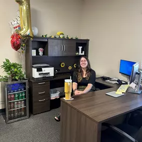 Happy 1-year work anniversary, Lindsay!