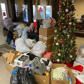 We were able to deliver hundreds of articles of clothing, toiletries, and food to Our Daily Bread this week! Thank you to our customers and the community for donating items for people in need at Christmas!