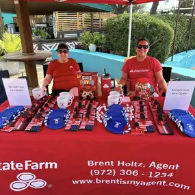 We had the best time today at the Bow Wow Luau at Hawaiian Waters. It was such a blast seeing hundreds of dogs running around living their best life at the water park, jumping in the wave pool and swimming in the lazy river. It was priceless. 
We loved being able to sponsor the event this year and are already looking forward to next year. #bowwowluau #robynholtzstatefarm #thecolony