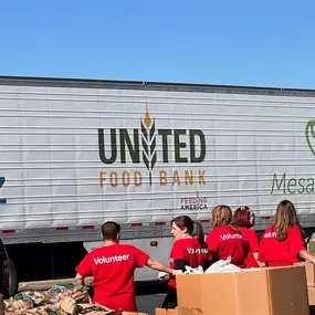 Thank you to @unitedfoodbank, @statefarm, and the @azcardinals for providing holiday meals for families in need. The Dyster team is so thankful to be able to give back to the community we love and cherish so much.