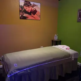 Whether you're a professional athlete or you just work out a few times a week, sports massage can help you improve your performance and reduce your risk of injury. This type of massage uses techniques that are specific to the needs of athletes. It can help to increase range of motion, improve circulation, and reduce inflammation.