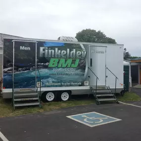 Bild von Finkeldey BMJ - Dumpster & Portable Toilet