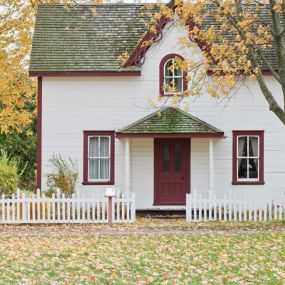 Beautiful front yard of a Cornerstone sober living house