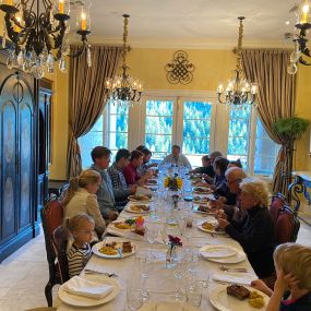 Share a meal with your family by renting our estate