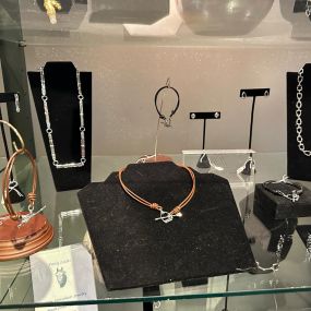 Gifting jewelry isn’t just for Valentine’s Day… it can be for any day! And these new pieces from @michelmcnabb_jewelry are perfect for the equestrian in your life. ????