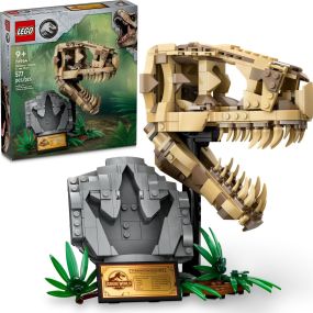 Inspire dinosaur-loving boys and girls or budding paleontologist aged 9 and up with this LEGO Jurassic World Dinosaur Fossils: T. rex Skull (76964) dinosaur toy for kids. The first Jurassic World set made for display features a skull with an opening jaw, a stand with an information plaque, a hidden ‘amber’ piece at the back of the model and a ‘fossilized’ footprint.