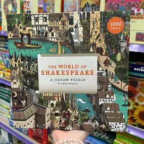 One of our favorite puzzles series is back in stockkk! ???? These “World of…” puzzles are awesome because they combine puzzling & a search-and-find activity—and there’s a theme for pretty much everyone. They make an *awesomeee* gift! ????✨????