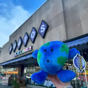 Happy Earth Day!!! ???????????? We hope that everyone had a bright, sunshine-y dayyy! And we hope that you got to enjoy some time outside on this gorgeous spring weather day, like we did while we brought in 6 pallets of boxes filled with ✨NEW✨ products, while enjoying the beautiful blue skies!!! ????☀️????