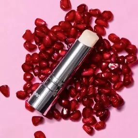 A+ antioxidants! Antioxidants, like those found in pomegranate seeds, help keep us healthy inside and out. We put them in our Lip Conditioner SPF 15 for their ability to improve and repair damaged skin.????✨
Shop our Lip Conditioner SPF 15 at Merle Norman Olney.