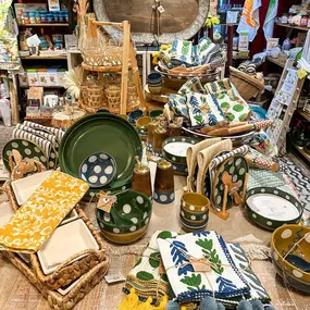 Before we truly head into Fall, let’s celebrate one last weekend of Summer with a SALE! Stop in this weekend for 25% off summer tabletop, decor, candles and much more! We are open until 5:00 pm today.