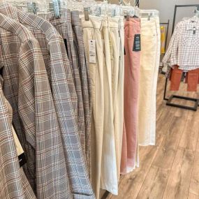 We are living for those closet staples that transition you from late summer to early autumn!! Creams, plaids, and dusty pinks will do just that!