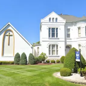 Exterior photo for Baue Funeral Home St. Charles, 620 Jefferson St, St Charles, MO 63301.