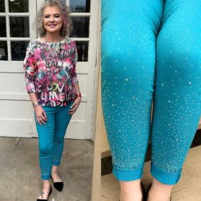 Elevate your wardrobe with the beauty of our seafoam-colored Scattered Crystals Jegging! ????✨ These jeggings shimmer like sunlight dancing on ocean waves!