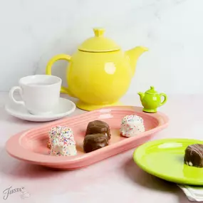 This limited edition Nora Fleming set is just too cute! We love the pink tray and teapot Mini for spring! ????