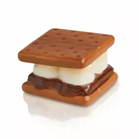 Life is s’more fun with this mini???????? Our Nora Fleming Gimme S'more mini makes a sweet and stylish addition to your setup!