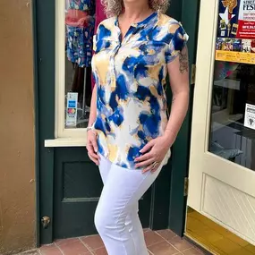 We just ❤️❤️❤️ this outfit from Lysse! It’s one of our favorite brands with impeccable styling, luscious fabrics and exceptional comfort. And all of Lysse’s leggings have their patented 360 degree slimming inner waistband so you always have a smooth look.