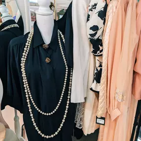 The weather is getting cooler which means our wardrobe is getting cozier! Refresh your closet with some fall fashion from Jackson Square Mall!
Many of our dealers have unique vintage clothing and accessories for men and women! You'll leave our mall looking good, feeling great, and turning heads!