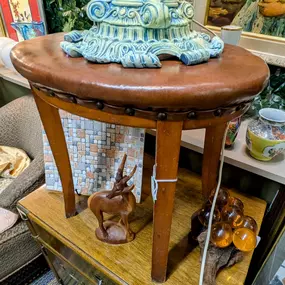 ????️ It's Furniture Friday at Jackson Square Mall! ????️
Explore a treasure trove of unique finds, from vintage furniture to timeless decor, all under one roof. With over 70+ dealers, you're sure to find something that speaks to your style. Whether you're hunting for a statement piece or something with a story, we've got it all!
View our latest additions online ➡️ https://jsqmall.com/collections/furniture