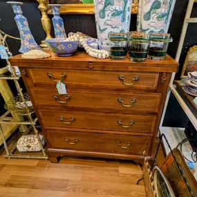 ????️ It's Furniture Friday at Jackson Square Mall! ????️
Explore a treasure trove of unique finds, from vintage furniture to timeless decor, all under one roof. With over 70+ dealers, you're sure to find something that speaks to your style. Whether you're hunting for a statement piece or something with a story, we've got it all!
View our latest additions online ➡️ https://jsqmall.com/collections/furniture