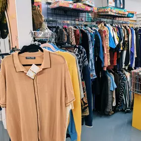 The weather is getting cooler which means our wardrobe is getting cozier! Refresh your closet with some fall fashion from Jackson Square Mall!
Many of our dealers have unique vintage clothing and accessories for men and women! You'll leave our mall looking good, feeling great, and turning heads!