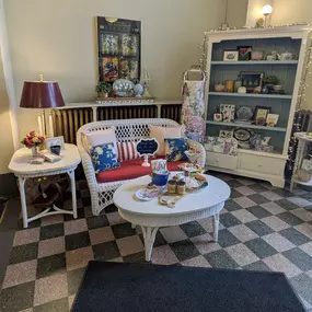 New week, new reasons to redo a room. Vintage chairs, dreamy dressers, and cozy statement pieces just hit the floor at Jackson Square Mall.
