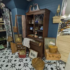 New week, new reasons to redo a room. Vintage chairs, dreamy dressers, and cozy statement pieces just hit the floor at Jackson Square Mall.