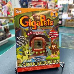 No you’re not having ✨DEJA VU✨ these toys from your (or even your parents’ ????) childhood are still popular TODAY! Take a trip down memory lane with all these RETRO toys currently on our shelves. Some may have gotten a little face lift (we see you Littlest Pet Shop!) but they all still have one thing in common- great PLAY! 
???? If you’d like to add a little nostalgia to your life come in and shop with us all weekend long! A Toy Expert is here to help YOU! 
#toodleydoo #toystore #finditinfrankl