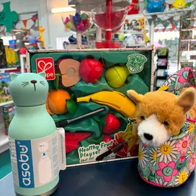???????????? Is there a FOODIE in your life with a celebration this weekend? We have JUST the thing! 
This week’s gift guide features some of our fun, food themed gifts with a side of PLAY for each age! Whether it’s a tiny friend just cutting their teeth or a more refined sushi (stuffy!) ✨connoisseur✨ you’re sure to find something that hits the SPOT! ????
???? If you need your gift “to go” don’t forget that we can wrap it up for FREE!  Our Toy Experts are standing by ready to serve YOU! 
***Catc