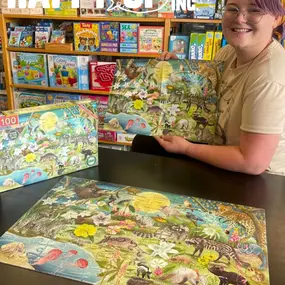 ???? We love @eebooalwaysgood and enjoy having their puzzles in our stores so much! 
????Elise and Virginia had some time last week and put together this gorgeous glow-in-the-dark puzzle called 