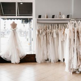 Bild von White Wisteria Bridal Boutique