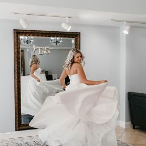 Bild von White Wisteria Bridal Boutique