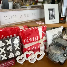 ❤️Love is in the air at 39 North Home & Gift! ❤️
Find the perfect Valentine’s gifts and décor—from elegant candles and keepsakes to unique jewelry and more.
Stop by today and make this Valentine’s Day unforgettable! ????
#ValentinesDay #39NHome #giftsyoulove