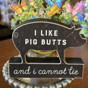 ????✨ Oink, oink! Calling all pig lovers and BBQ enthusiasts! ???????? Check out these photos that celebrate our love of anything porcine - each one a unique treasure or gift! From cheeky quips like “Every butt deserves a good rub” to “I like pig butts and I cannot lie,” we promise a few grins and giggles!????????