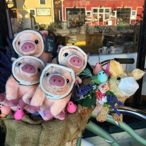 Piggies are out shopping!! Come join them!! ????????????♥️????