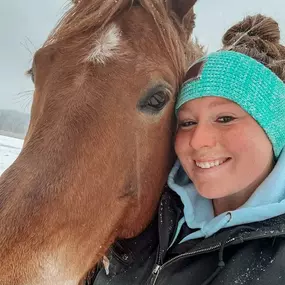 Snow, wind, ice, rain ☃️...chores have to be done in all kinds of weather to keep the horses and other farm animals fed and cared for! Luckily Kellie had help from Hunter & River (and Sailor cooperated for some selfies!)