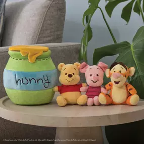 Time for something sweet, like these adorable Winnie the Pooh plushies!! 
Have some fun with Tigger, Pooh and Piglet and store them easily in Pooh’s hunny pot!