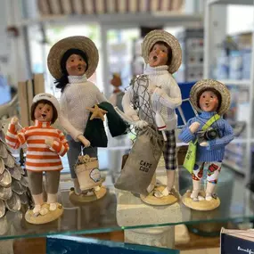 Introducing our 2021 Cape Code Carolers Collection! For those who prefer an ocean view or a lakeside retreat, this nautical collection is fun and will add some whimsy to any home décor. Come by the store to see this full collection for yourself in person or shop online today! ????️