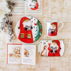 This year, the Old St. Nick 2023 Limited Edition Rectangular Plate celebrates one of St. Nick's signature talents — his joyful, reverberating singing voice! Marvel at Babbo Natale surrounded by woodland animals serenading with him in perfect harmony ????