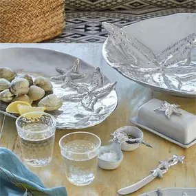 As we officially wave off summer, indulge in gourmet spreads or cheeses with the style and luxury of the Spreaders by Mariposa for an oceanic theme. ????