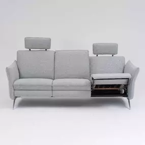 Siegfried 8565 - Treat yourself to SIEGFRIED reclining sofas and you’ll be throughly spoiled.
Himolla’s pop up headrest, fold out arms and silky-smooth manual and powered recliner actions are the perfect way to put your feet up, effortlessly. So you may find that choosing from the colorful range of quality leathers and soft fabrics, is the hardest part of relaxing.