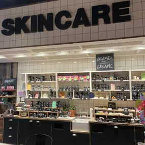Skincare Range.

From cleansers to moisturisers, fresh face masks to serums - did you know Lush have been creating Skincare with maximum effect and minimal impact on your microbiome for over 3 years?